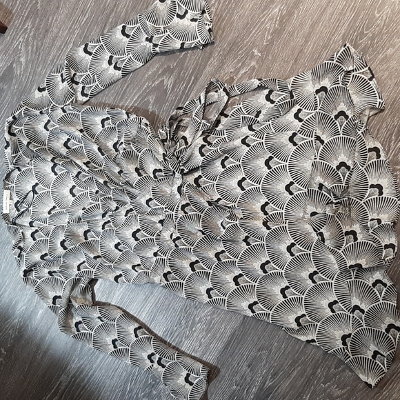 Crepe wrap dress with Art Deco fan print - Picture 1 of 8